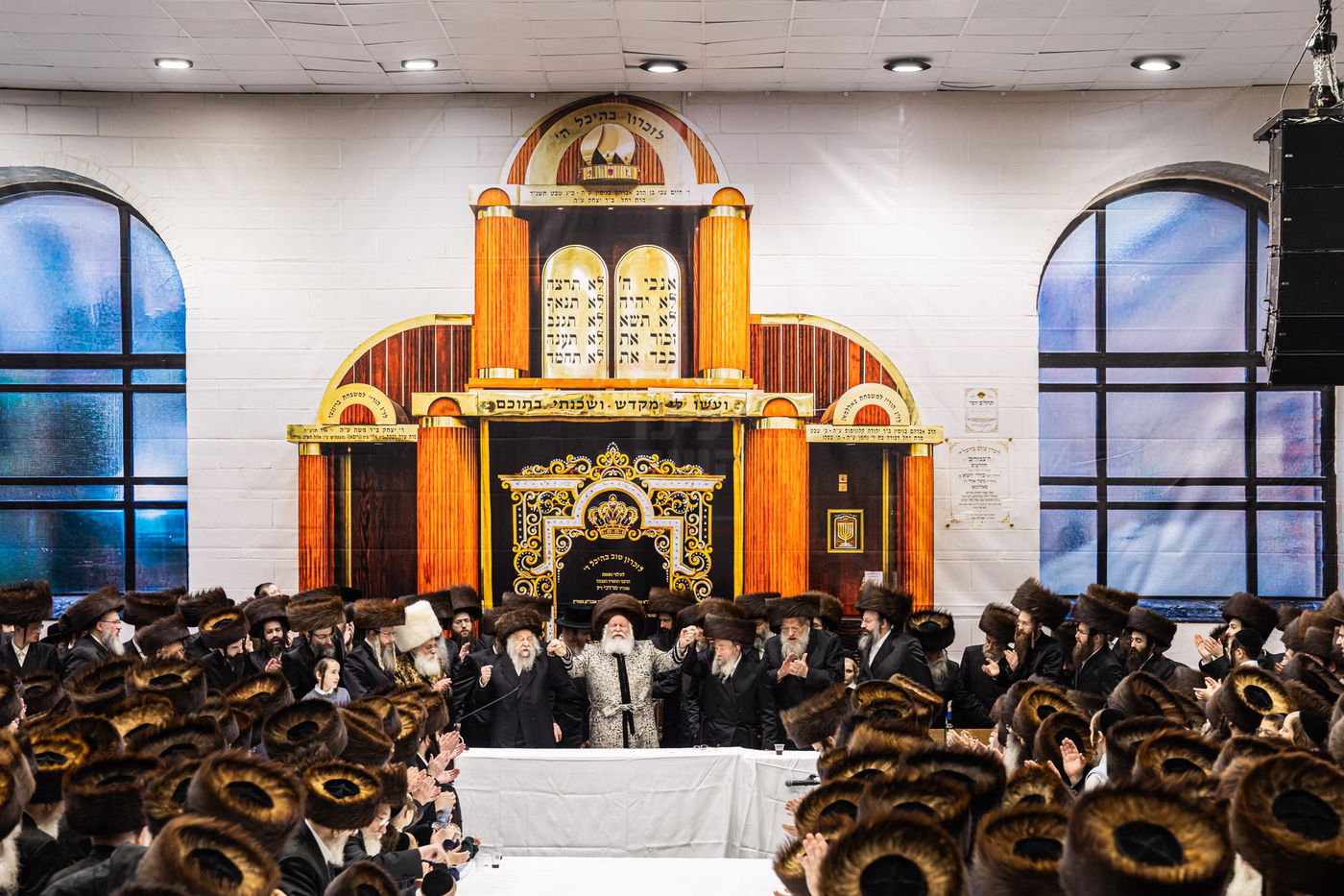 טיש שושן פורים בחצה"ק באבוב