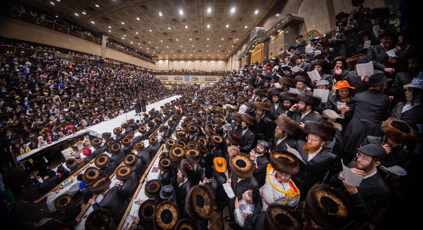 פורים בחצה"ק באבוב
