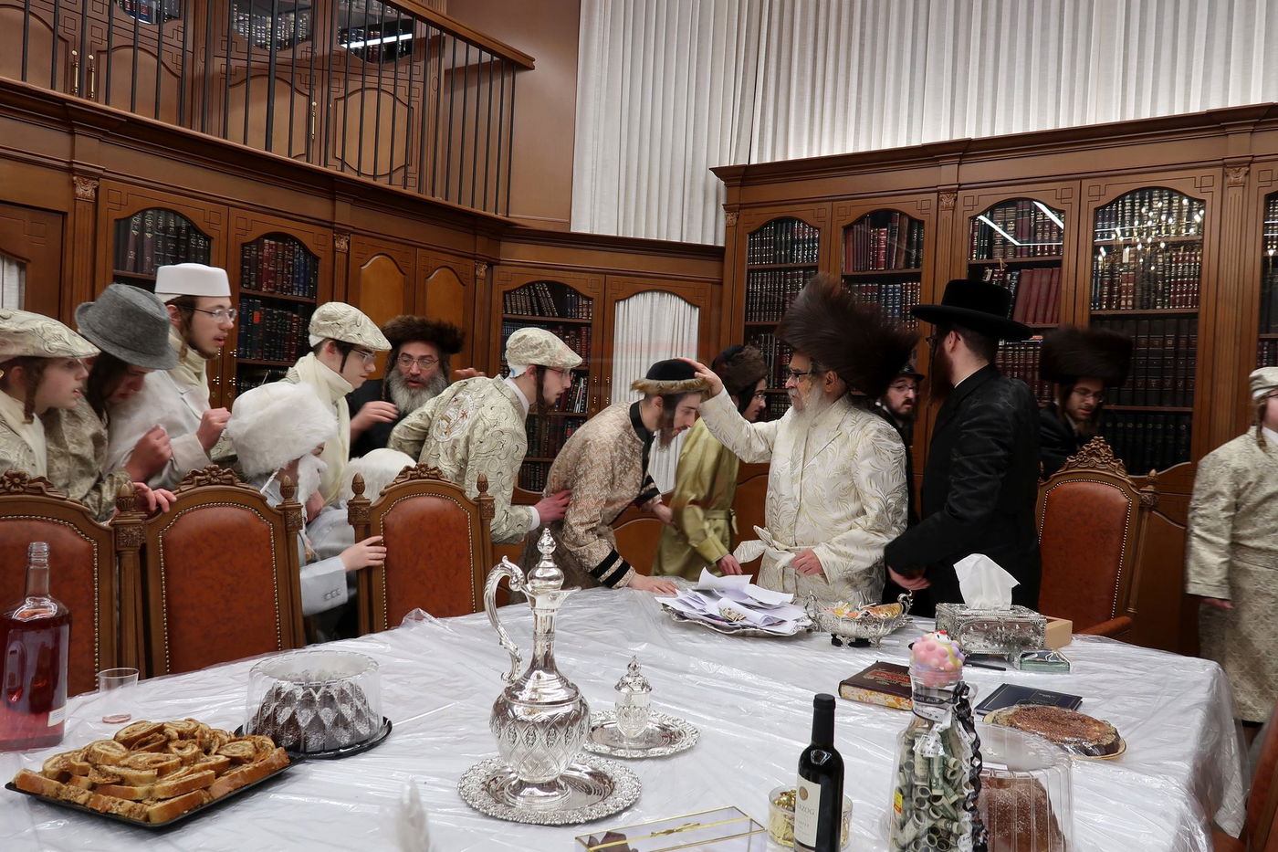 פורים בחצה"ק סאטמר