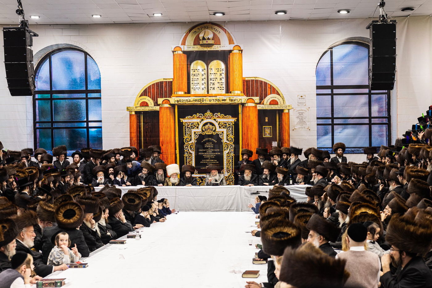 טיש שושן פורים בחצה"ק באבוב