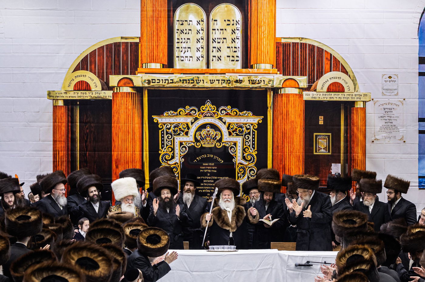 טיש שושן פורים בחצה"ק באבוב