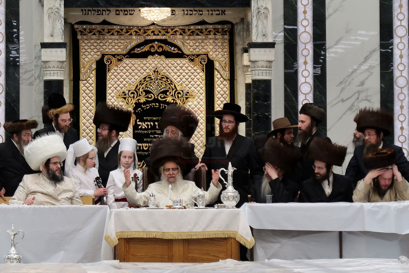 פורים בחצה"ק סאטמר