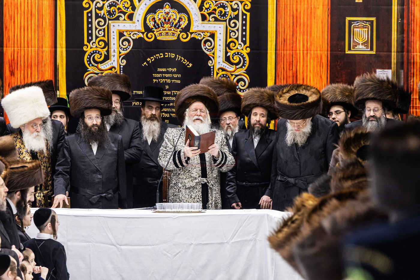 טיש שושן פורים בחצה"ק באבוב