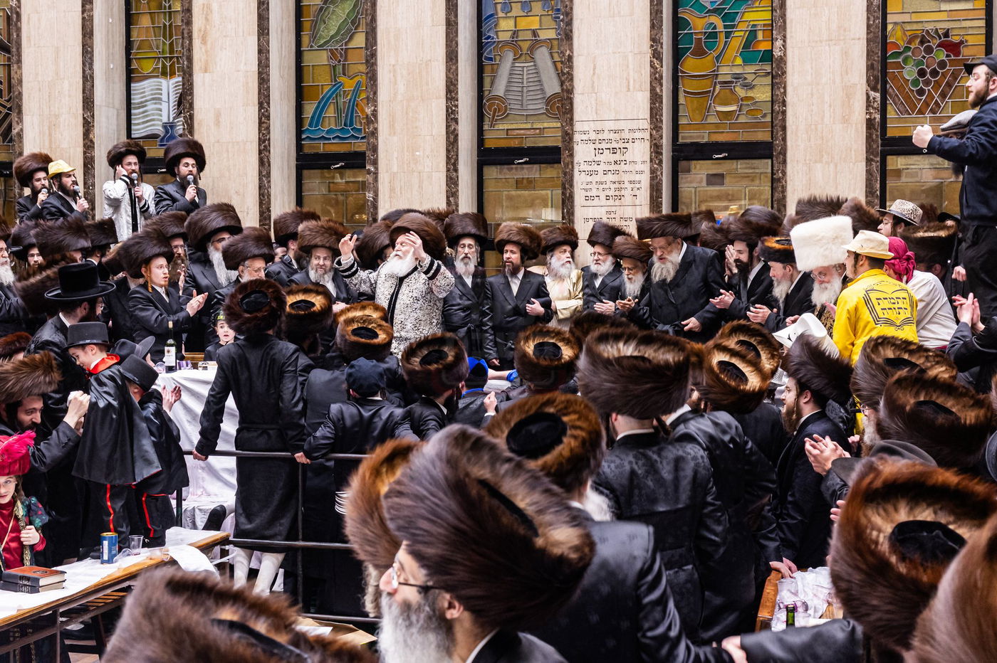 פורים בחצה"ק באבוב