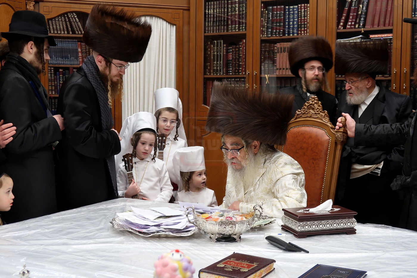 פורים בחצה"ק סאטמר