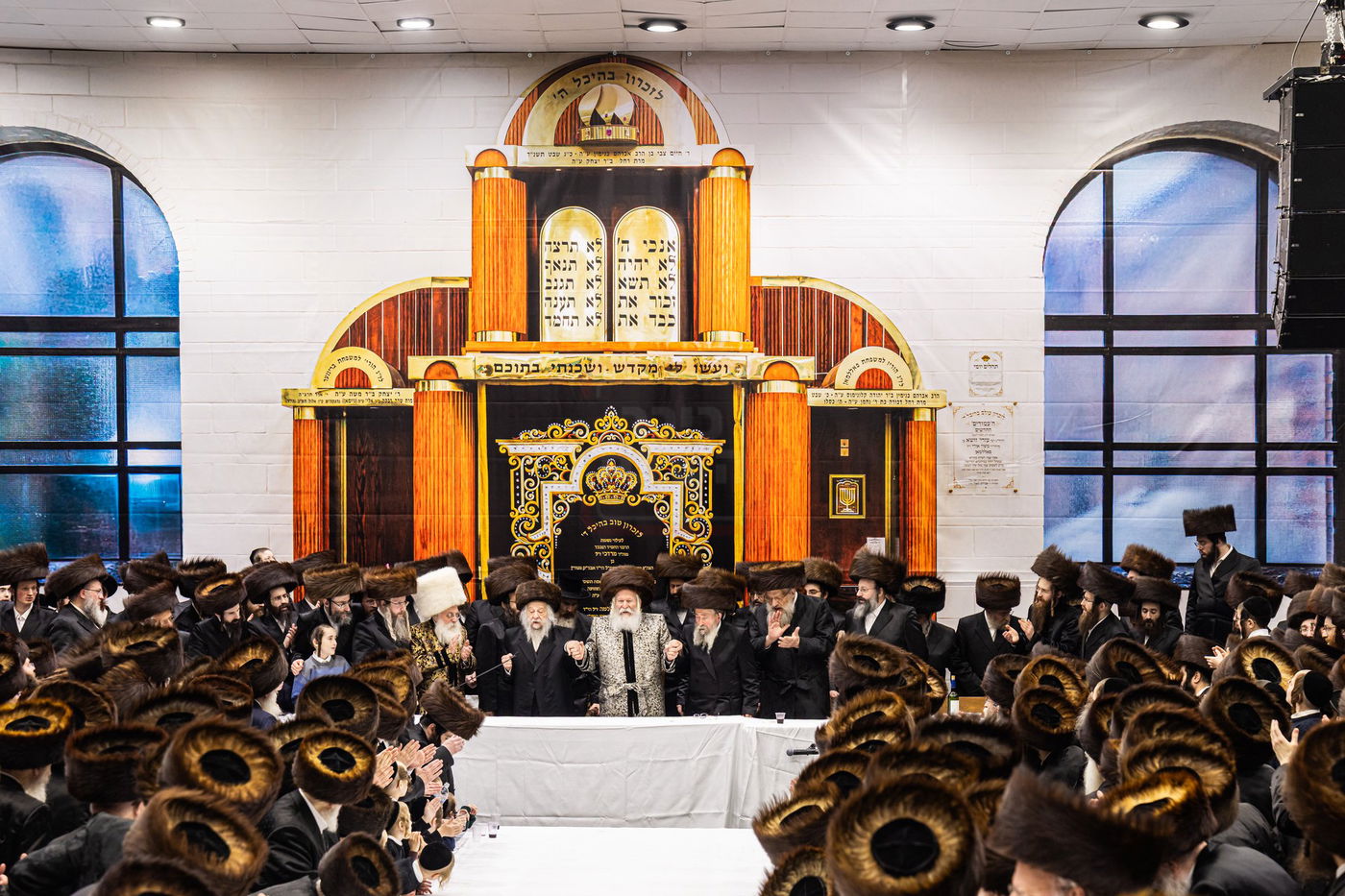 טיש שושן פורים בחצה"ק באבוב