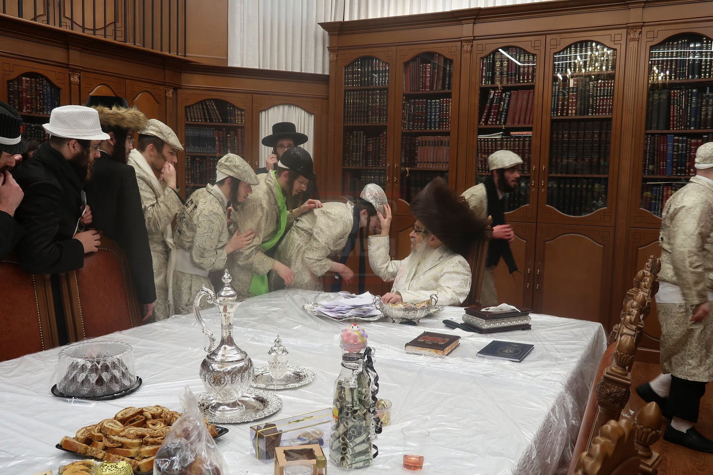 פורים בחצה"ק סאטמר