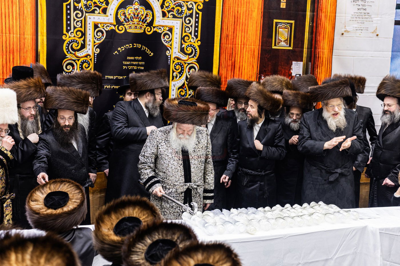 טיש שושן פורים בחצה"ק באבוב