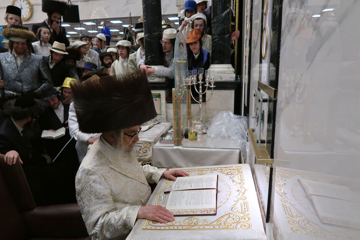 פורים בחצה"ק סאטמר