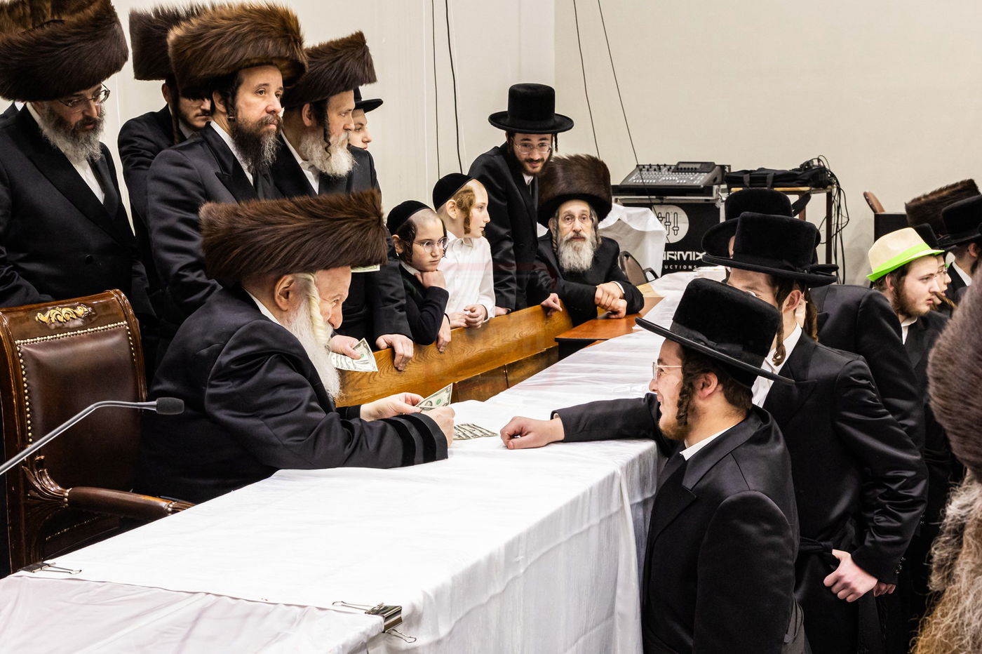 פורים בחצה"ק באבוב