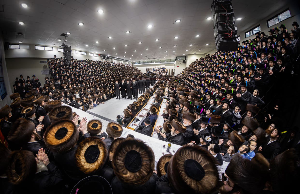 טיש שושן פורים בחצה"ק באבוב