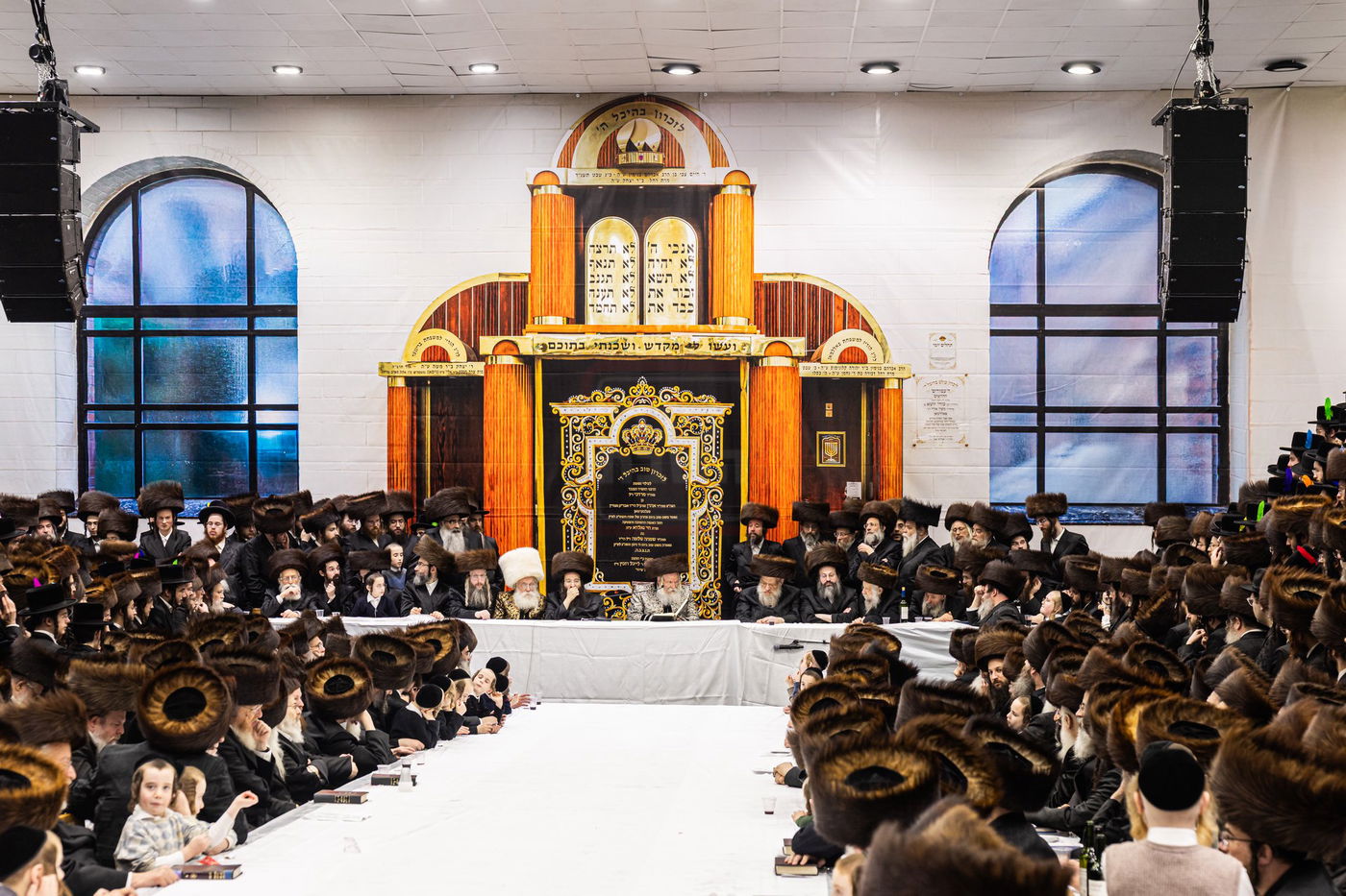 טיש שושן פורים בחצה"ק באבוב