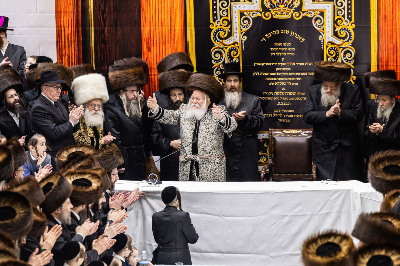 טיש שושן פורים בחצה"ק באבוב