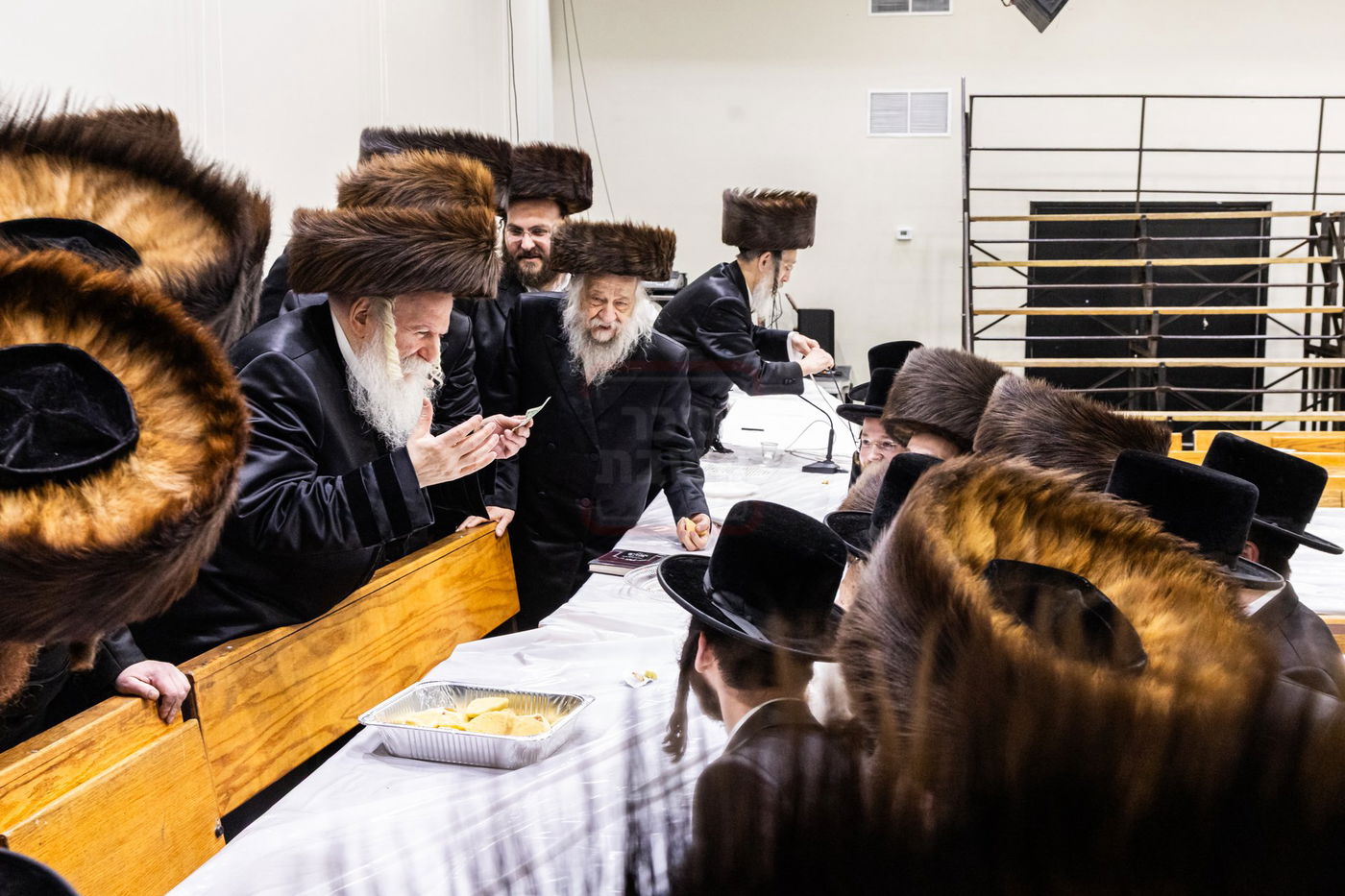 פורים בחצה"ק באבוב