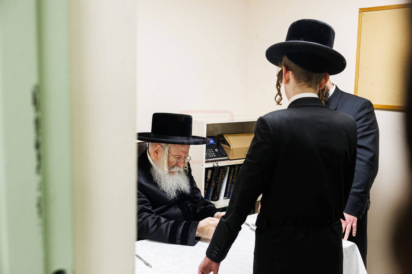 האדמו"ר מבאבוב בישיבת 'כרם שלמה'