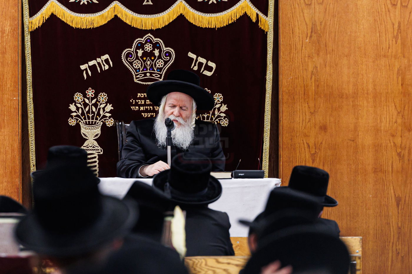 האדמו"ר מבאבוב בישיבת 'כרם שלמה'