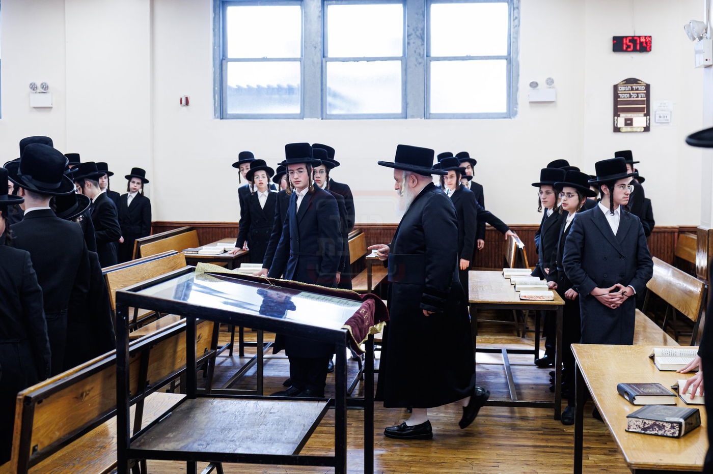 האדמו"ר מבאבוב בישיבת 'כרם שלמה'