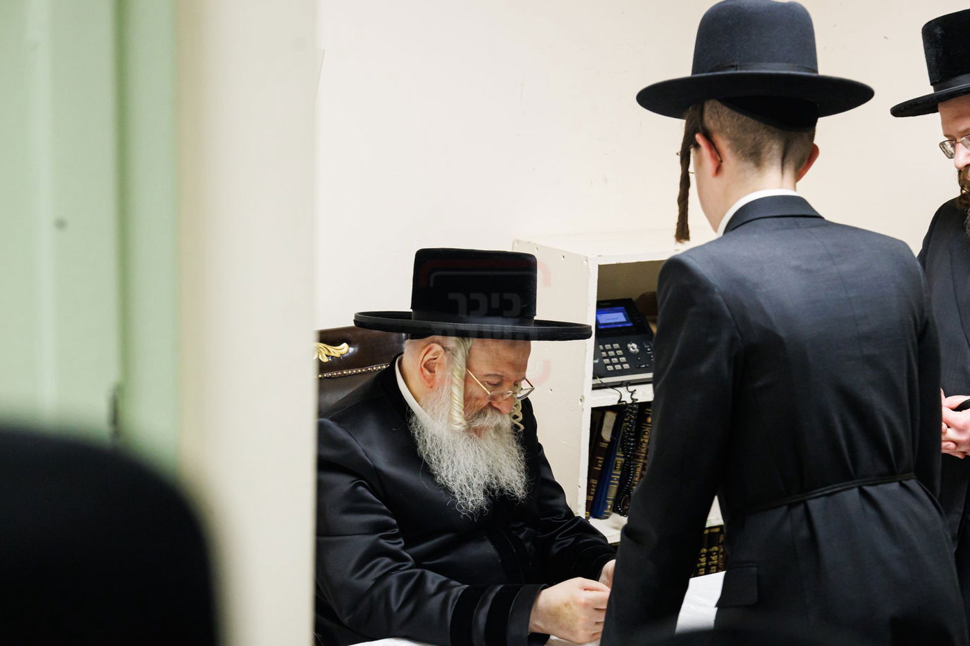 האדמו"ר מבאבוב בישיבת 'כרם שלמה'