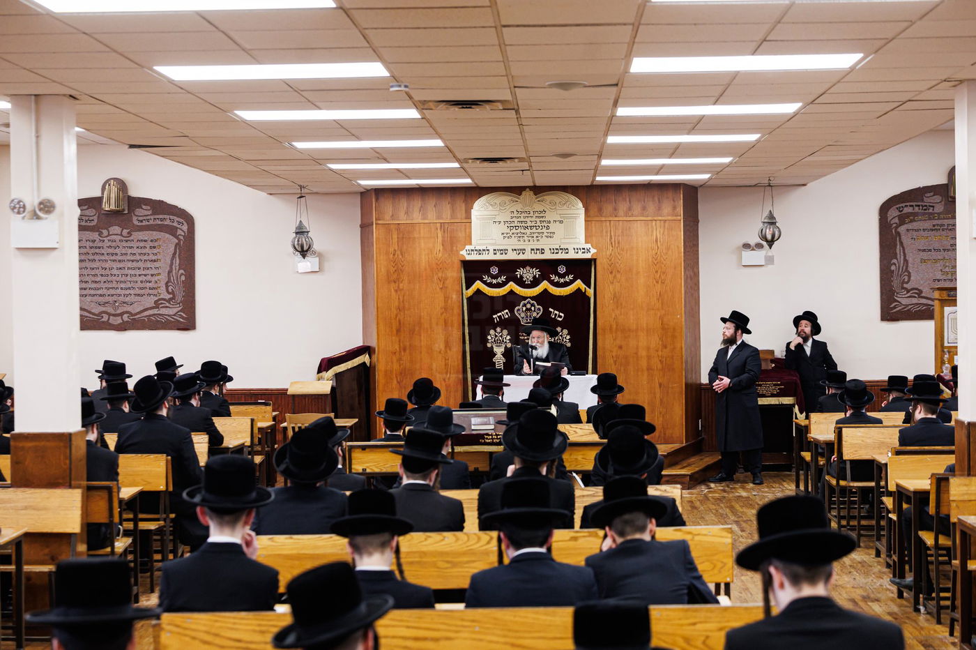 האדמו"ר מבאבוב בישיבת 'כרם שלמה'