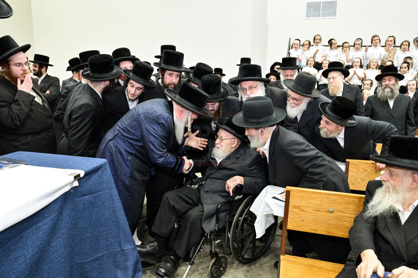 האדמו"ר מבאבוב עם הרה"ח ר' משה מאיר איינהורן ז"ל