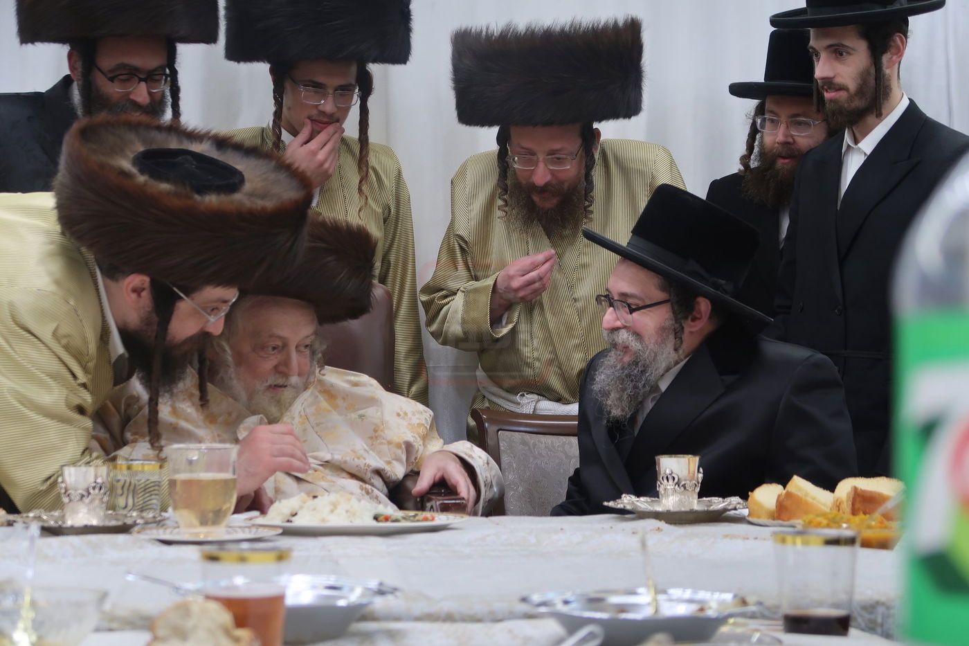 האדמו"ר מסקולען י-ם בשמחת בית תולדות אברהם יצחק