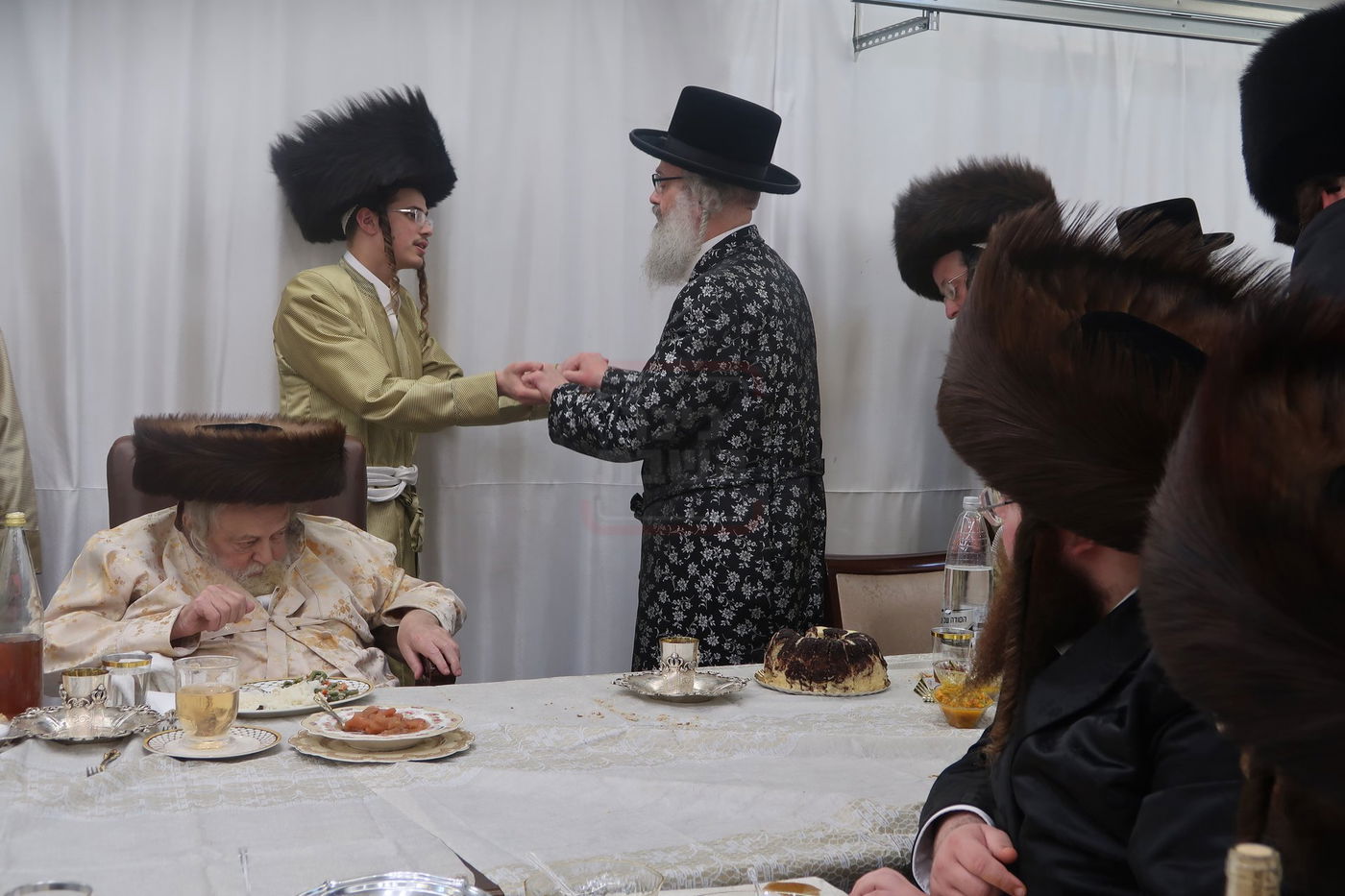 האדמו"ר מויז'ניץ בית שמש בשמחת בית תולדות אברהם יצחק