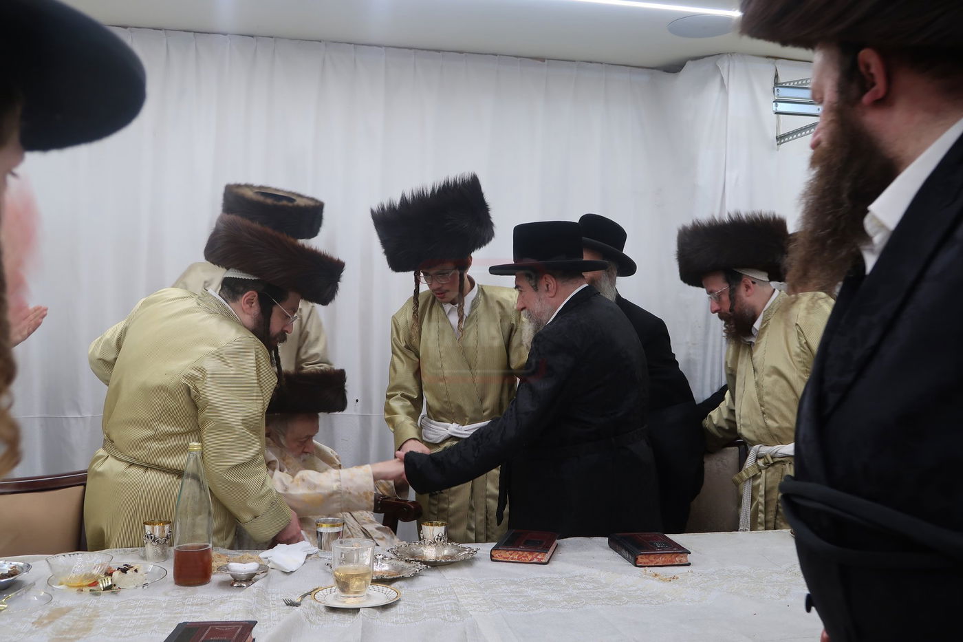 האדמו"ר מרחמסטריווקא בשמחת בית תולדות אברהם יצחק