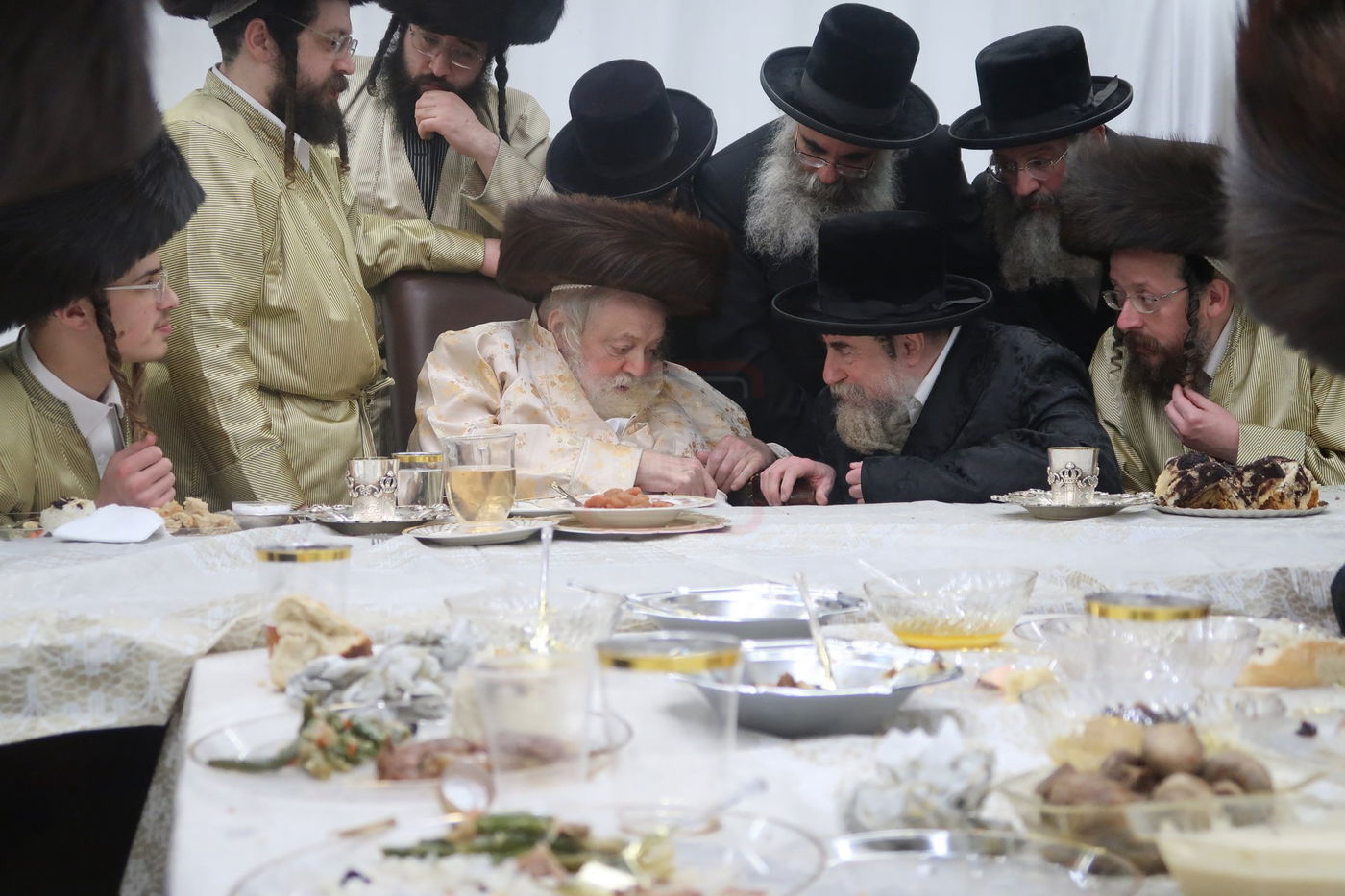 האדמו"ר מרחמסטריווקא בשמחת בית תולדות אברהם יצחק