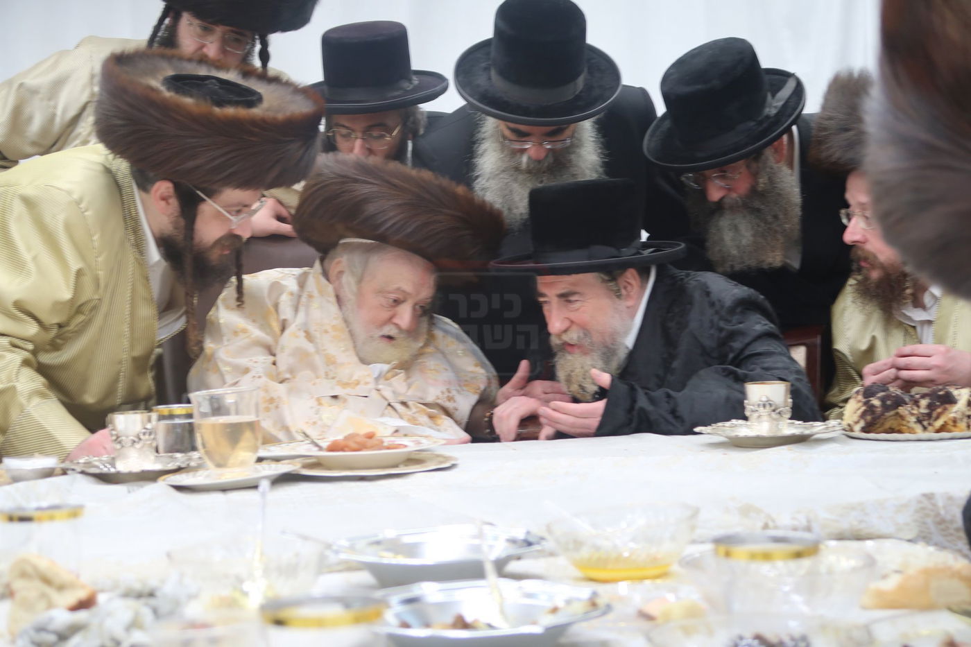 האדמו"ר מרחמסטריווקא בשמחת בית תולדות אברהם יצחק