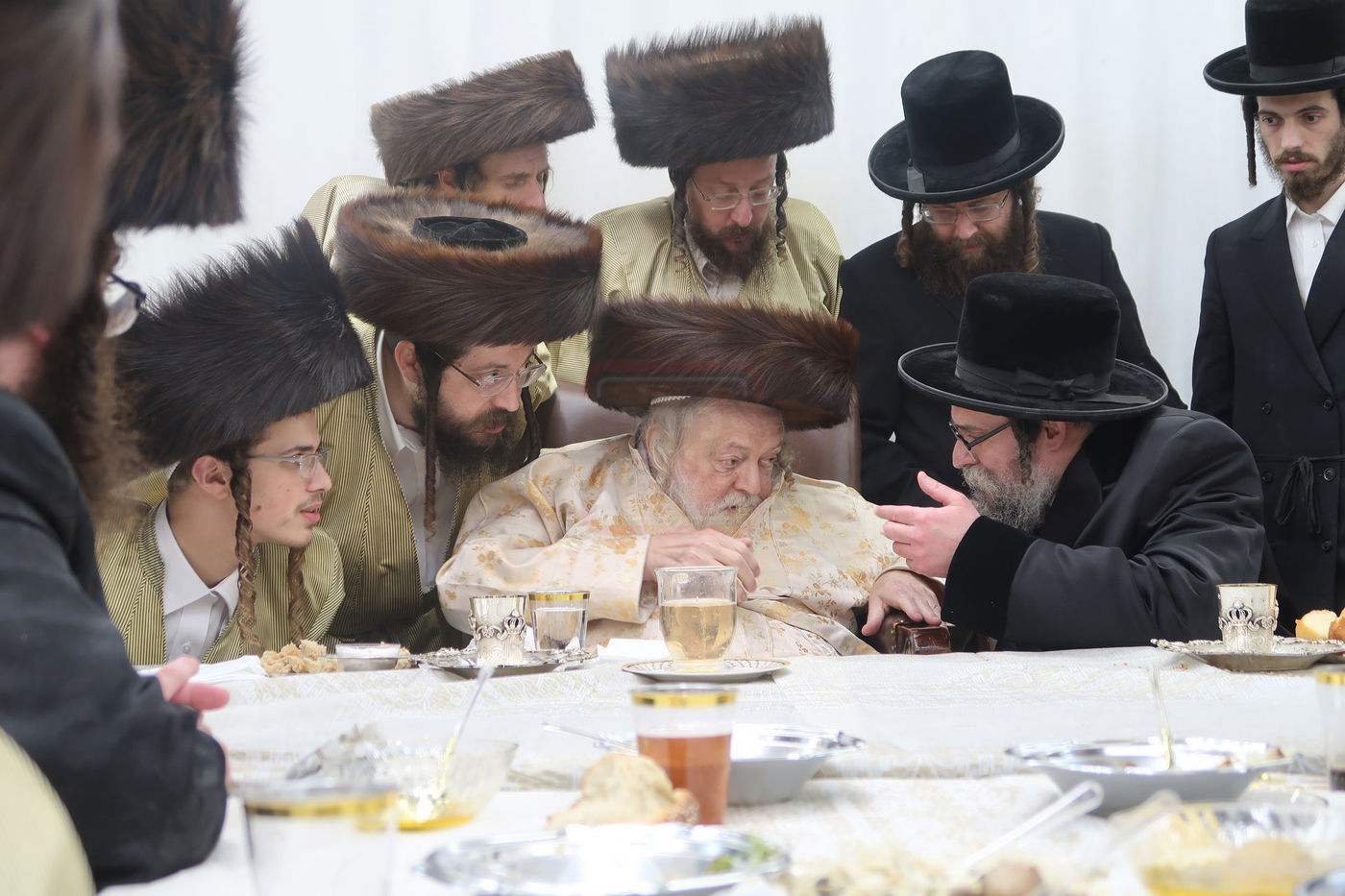 האדמו"ר מסקולען י-ם בשמחת בית תולדות אברהם יצחק