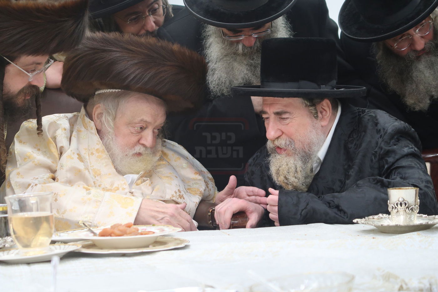 האדמו"ר מרחמסטריווקא בשמחת בית תולדות אברהם יצחק