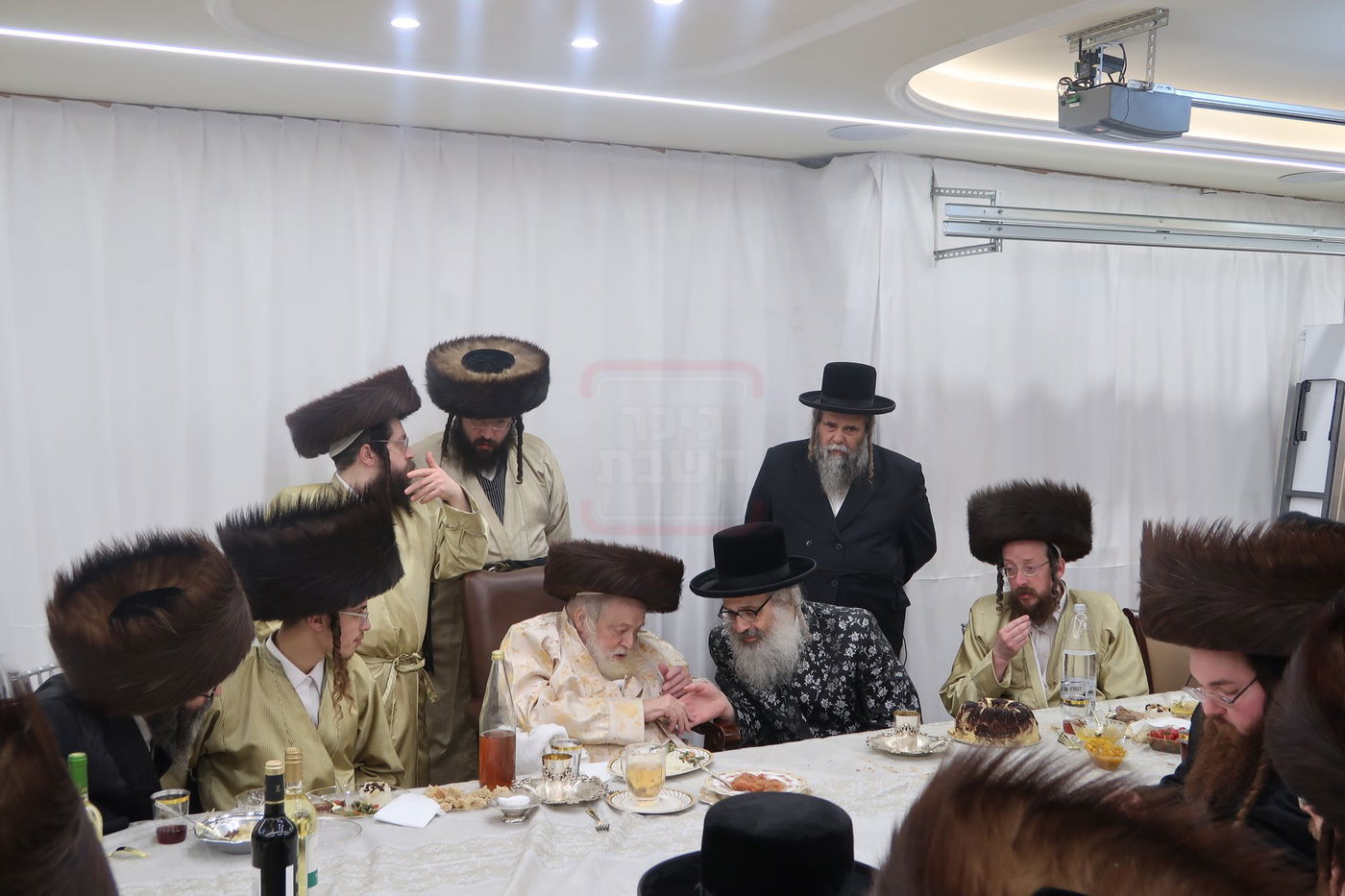 האדמו"ר מויז'ניץ בית שמש בשמחת בית תולדות אברהם יצחק