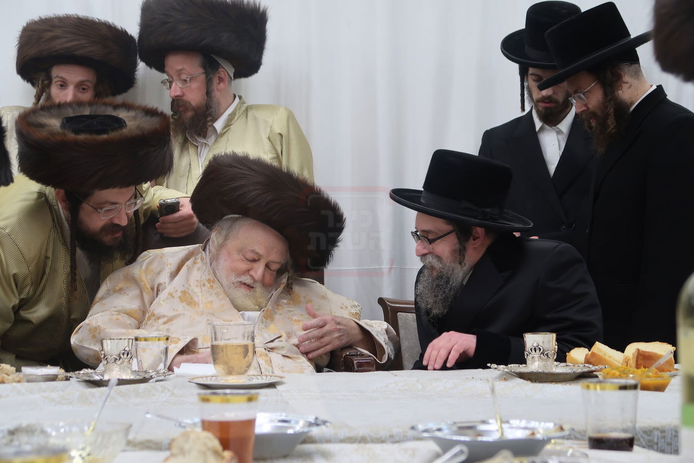 האדמו"ר מסקולען י-ם בשמחת בית תולדות אברהם יצחק