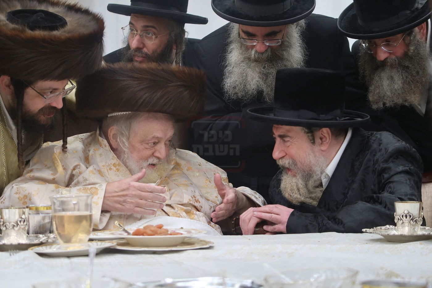 האדמו"ר מרחמסטריווקא בשמחת בית תולדות אברהם יצחק