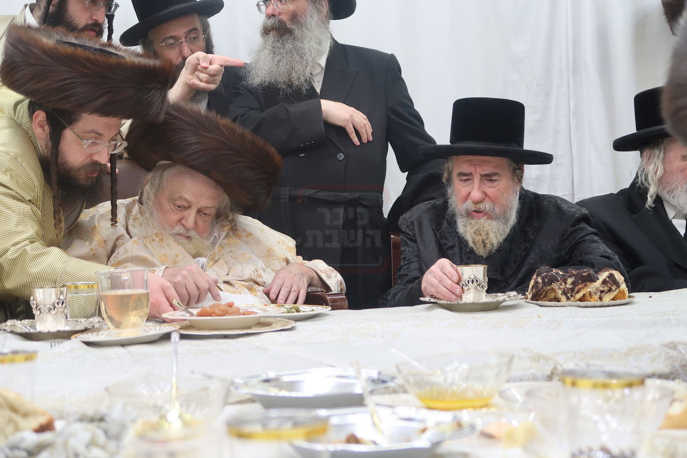 האדמו"ר מרחמסטריווקא בשמחת בית תולדות אברהם יצחק