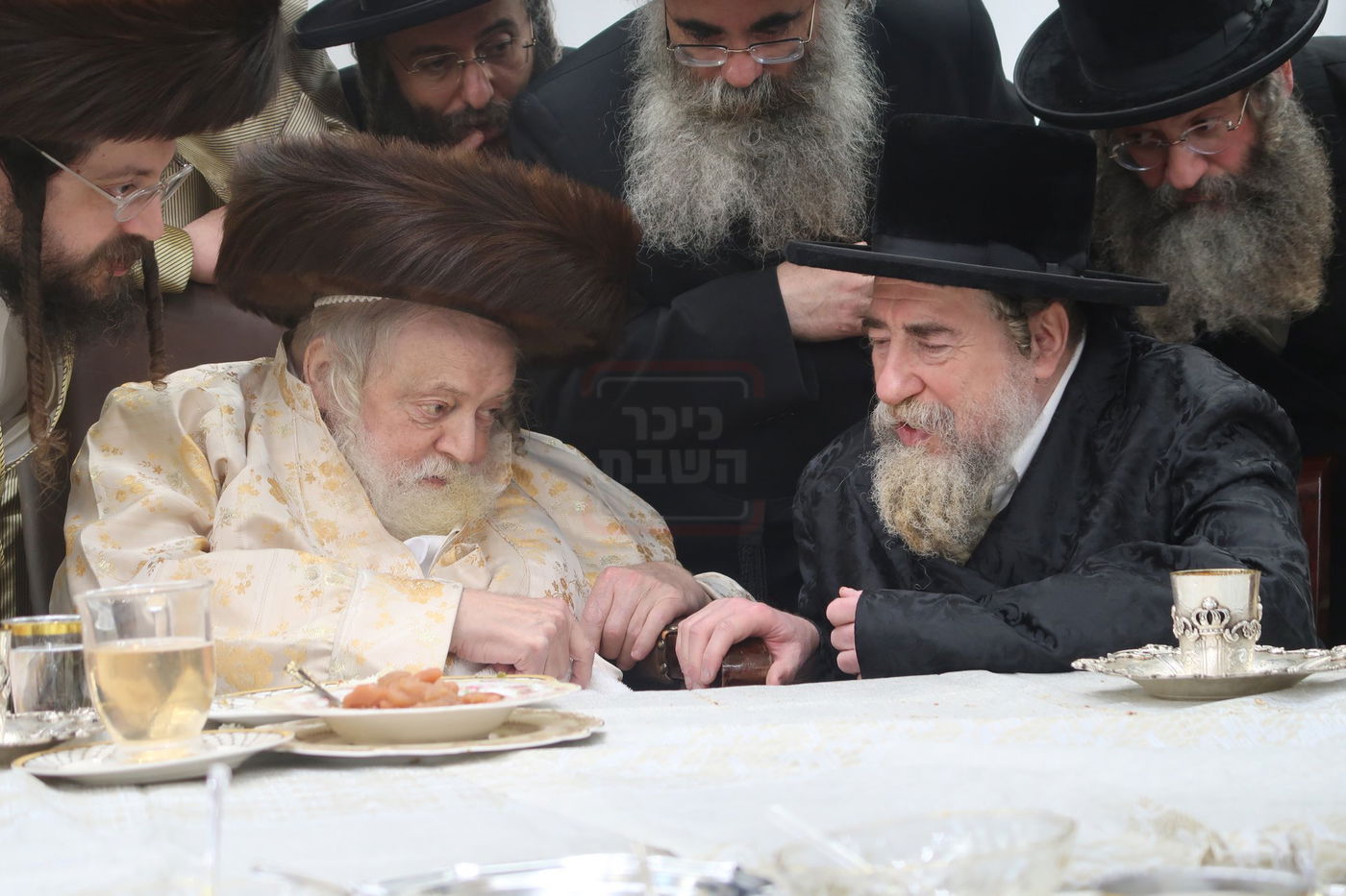 האדמו"ר מרחמסטריווקא בשמחת בית תולדות אברהם יצחק