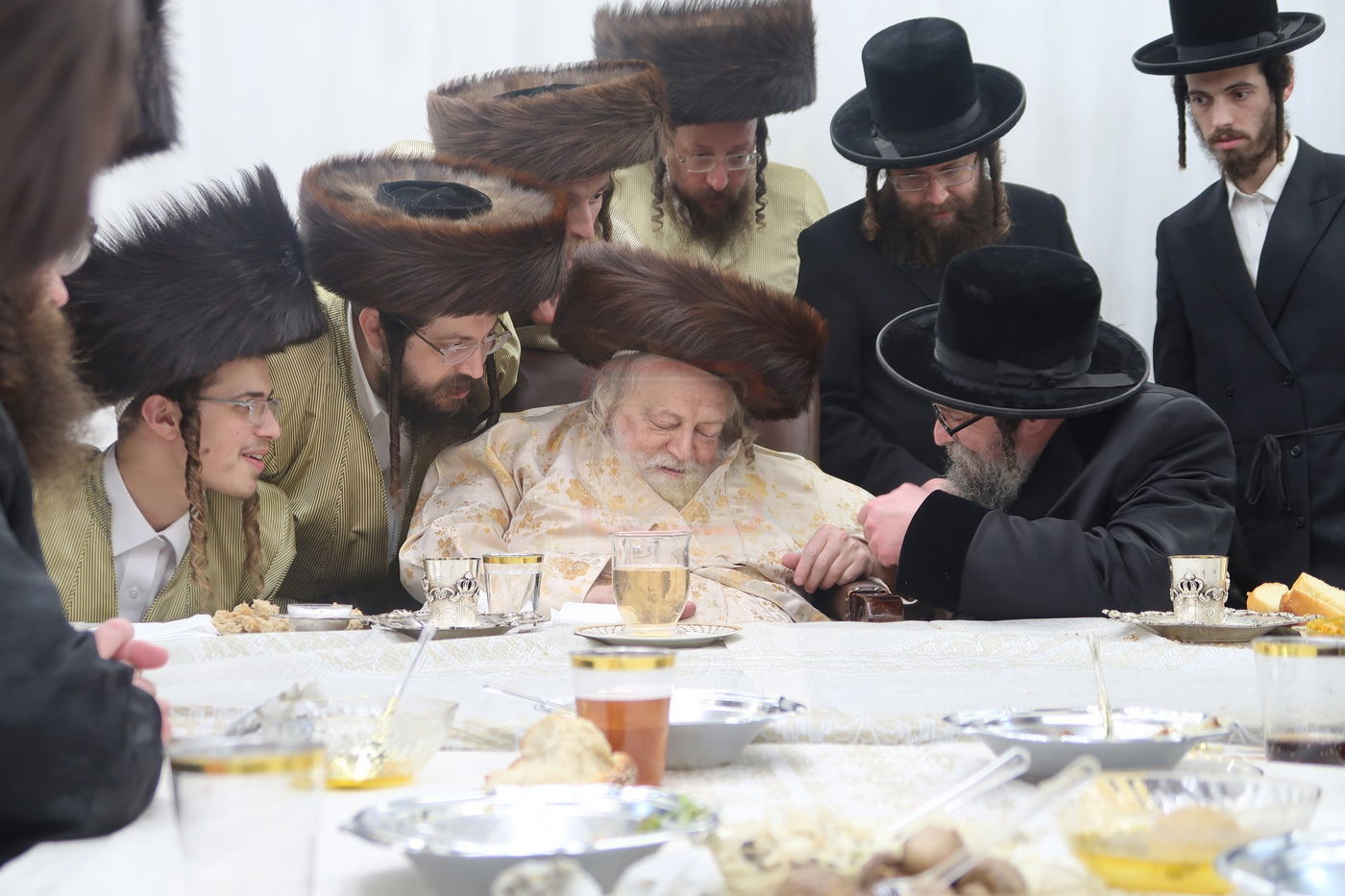 האדמו"ר מסקולען י-ם בשמחת בית תולדות אברהם יצחק