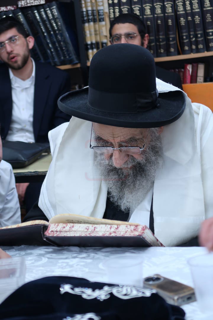 ר"ח ניסן אצל הגאון רבי משה צדקה