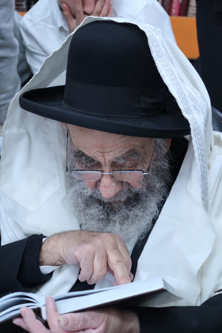 ר"ח ניסן אצל הגאון רבי משה צדקה