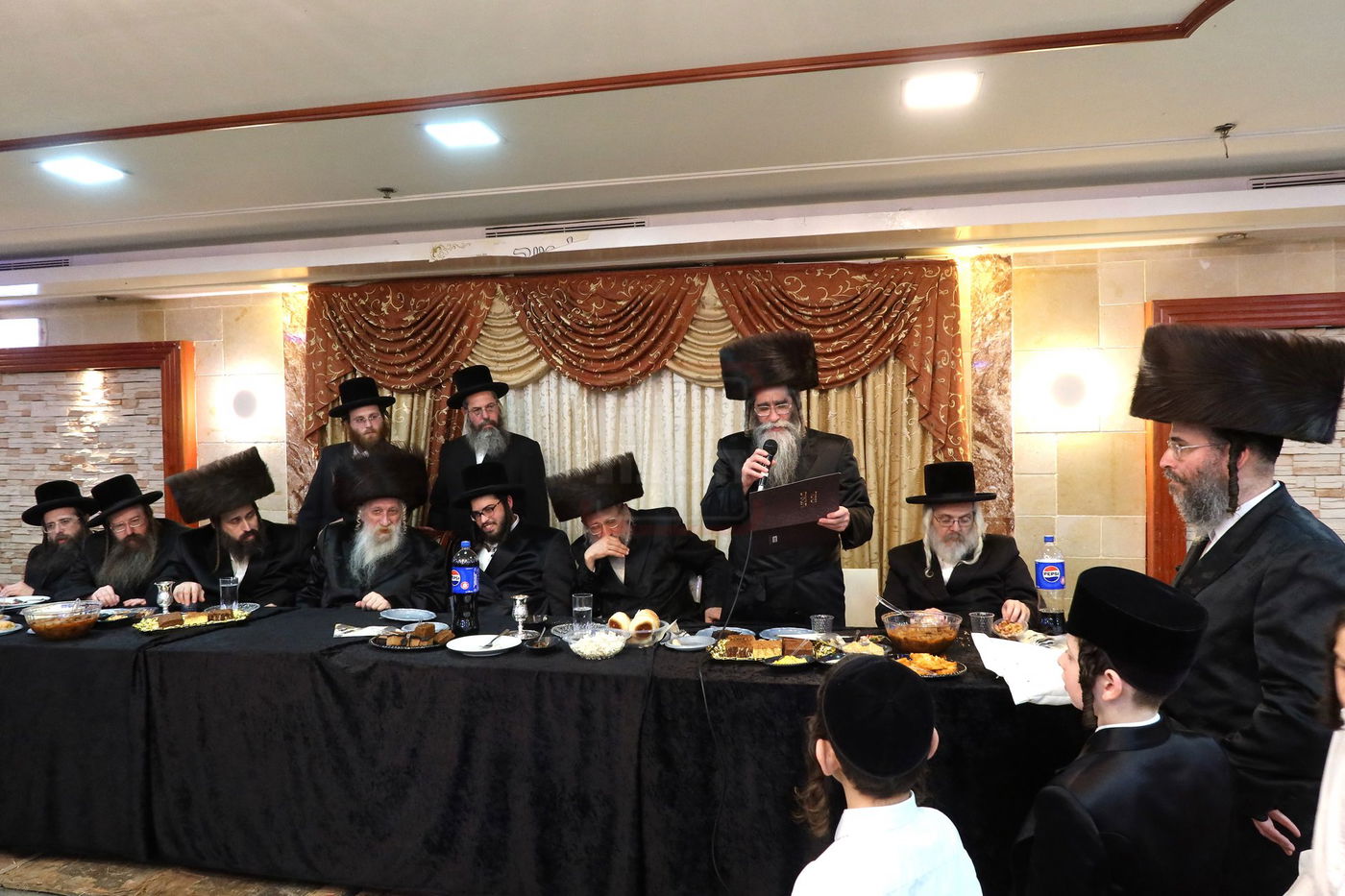 שמחת האירוסין בחצרות טשארנאביל - אנטניא