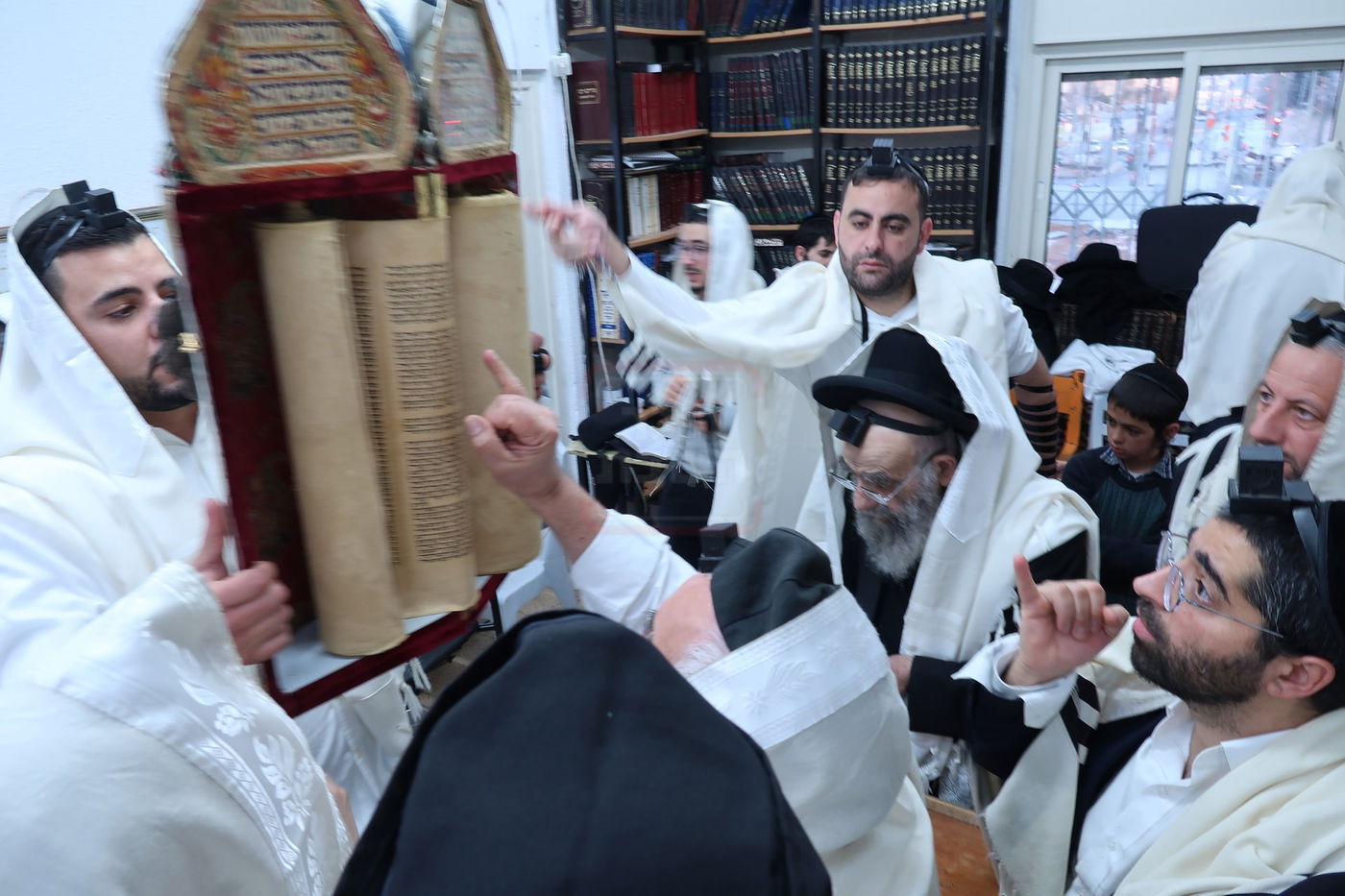 ר"ח ניסן אצל הגאון רבי משה צדקה