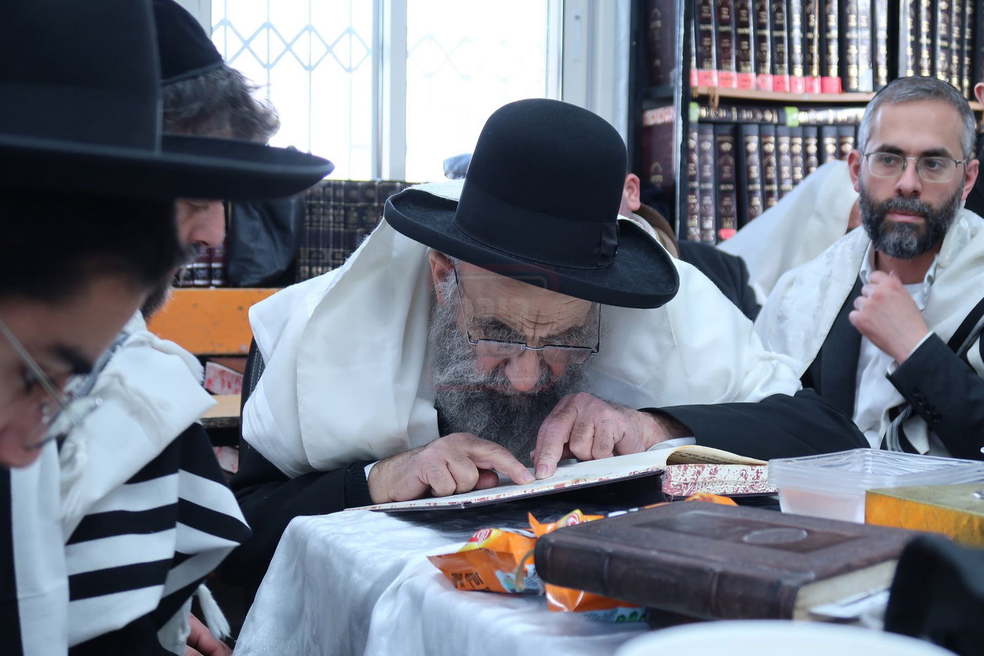 ר"ח ניסן אצל הגאון רבי משה צדקה