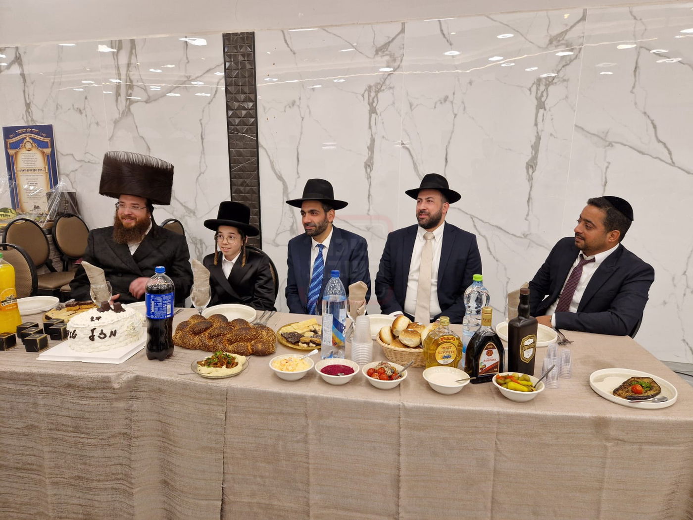 המסך שהביך את האדמו"ר | 'זופניק בכיכר' עם כל התמונות, הנייעס והחשיפות של השבוע