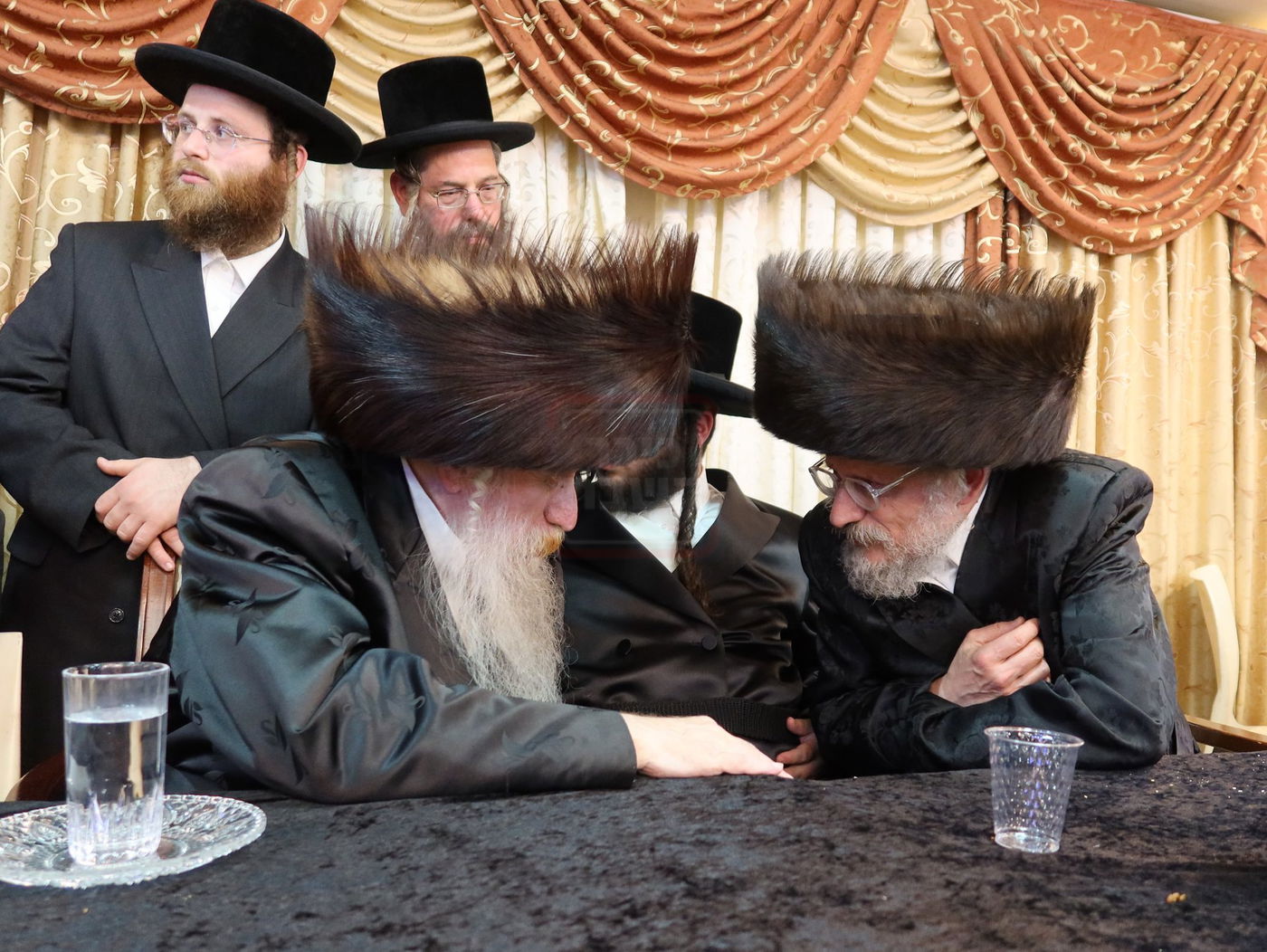 שמחת האירוסין בחצרות טשארנאביל - אנטניא