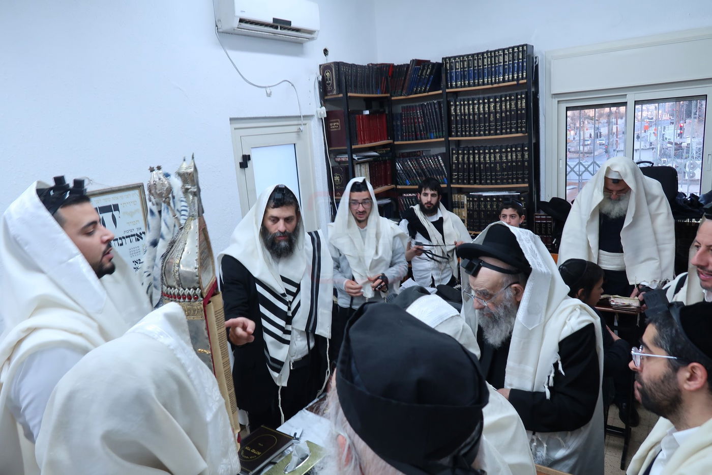 ר"ח ניסן אצל הגאון רבי משה צדקה