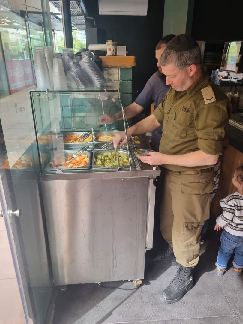 המסך שהביך את האדמו"ר | 'זופניק בכיכר' עם כל התמונות, הנייעס והחשיפות של השבוע