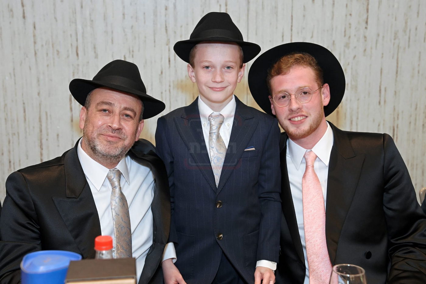 המסך שהביך את האדמו"ר | 'זופניק בכיכר' עם כל התמונות, הנייעס והחשיפות של השבוע