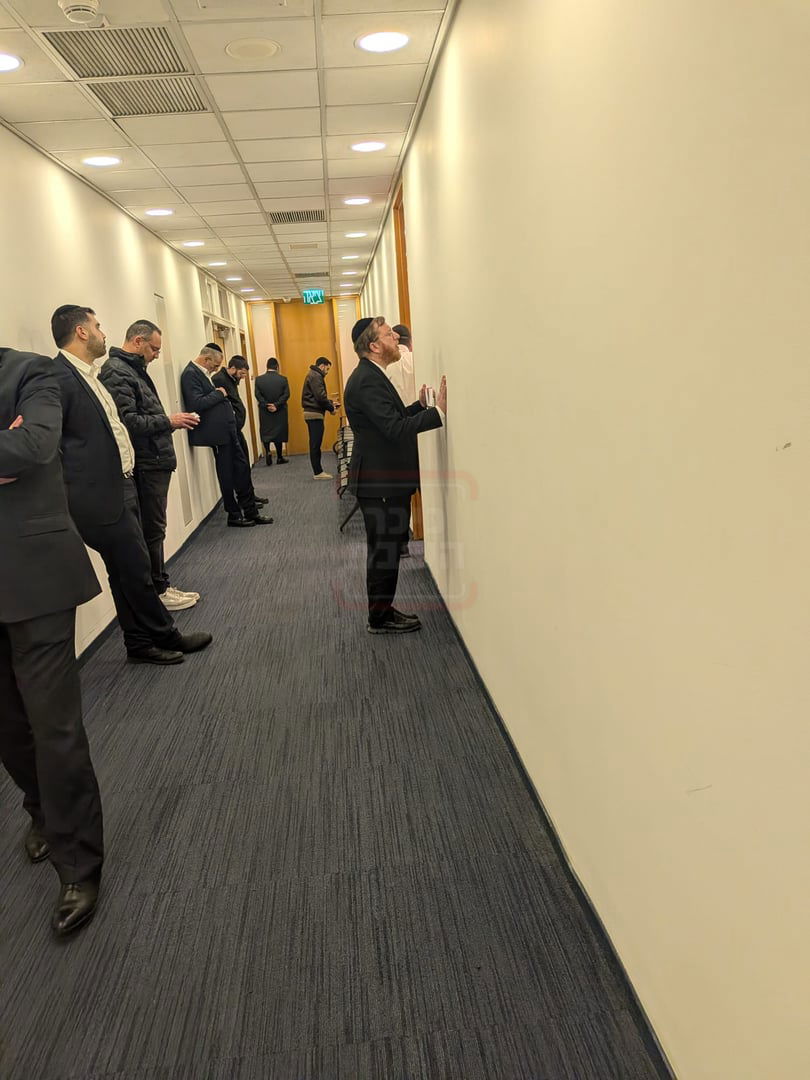 המסך שהביך את האדמו"ר | 'זופניק בכיכר' עם כל התמונות, הנייעס והחשיפות של השבוע