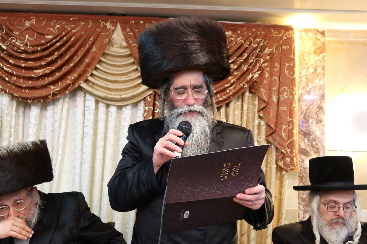 שמחת האירוסין בחצרות טשארנאביל - אנטניא