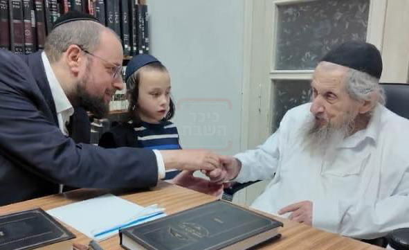 המסך שהביך את האדמו"ר | 'זופניק בכיכר' עם כל התמונות, הנייעס והחשיפות של השבוע